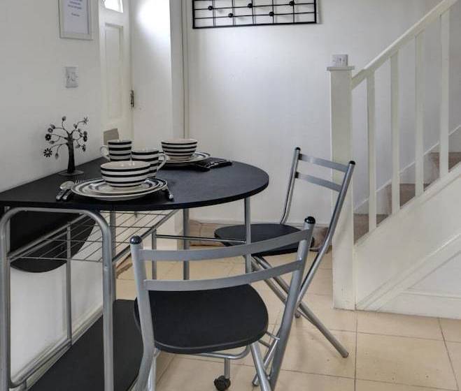 Theoc Cottage In Historic Tewkesbury