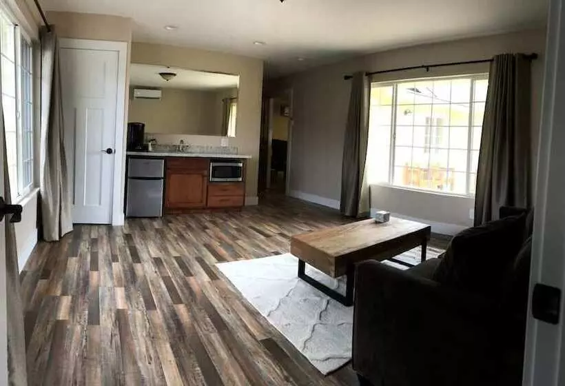 Wine Suite At Rellik House. Winery & Alpaca Farm