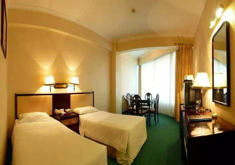 Beijing Jingu Qilong Hotel