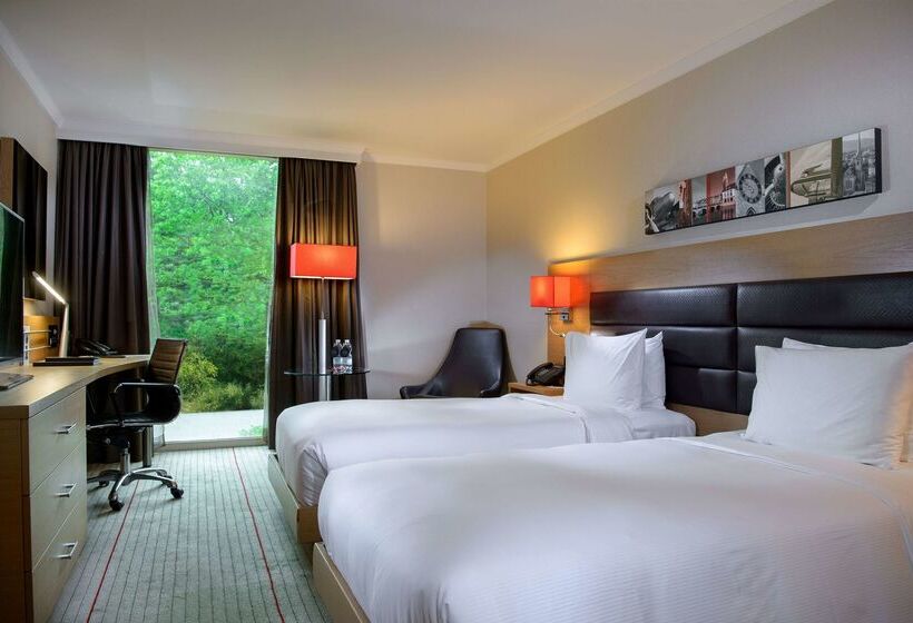 בית מלון כפרי Hilton Zurich Airport