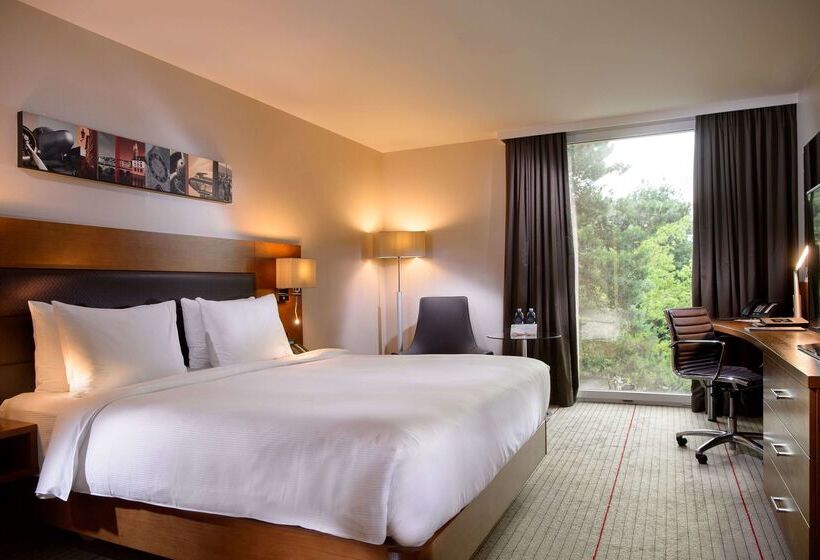 בית מלון כפרי Hilton Zurich Airport