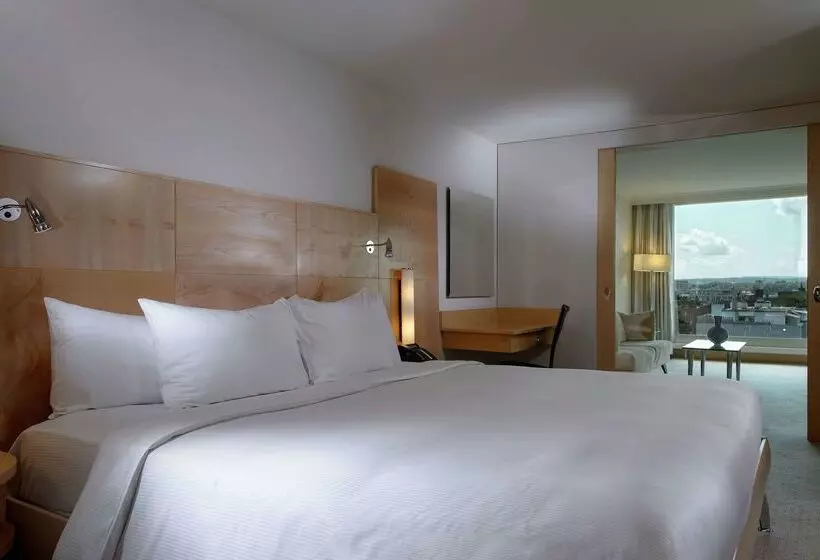 Отель Hilton Zurich Airport