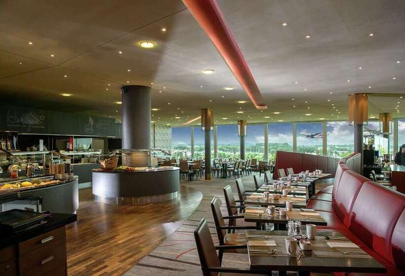 בית מלון כפרי Hilton Zurich Airport