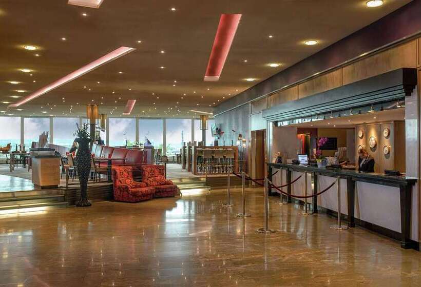 בית מלון כפרי Hilton Zurich Airport