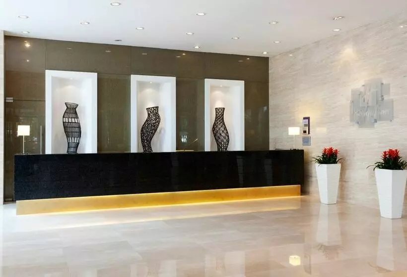 Hotel Holiday Inn Central Plaza