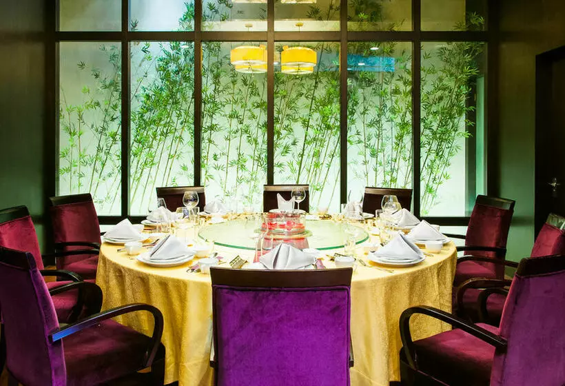 Hotel Holiday Inn Central Plaza