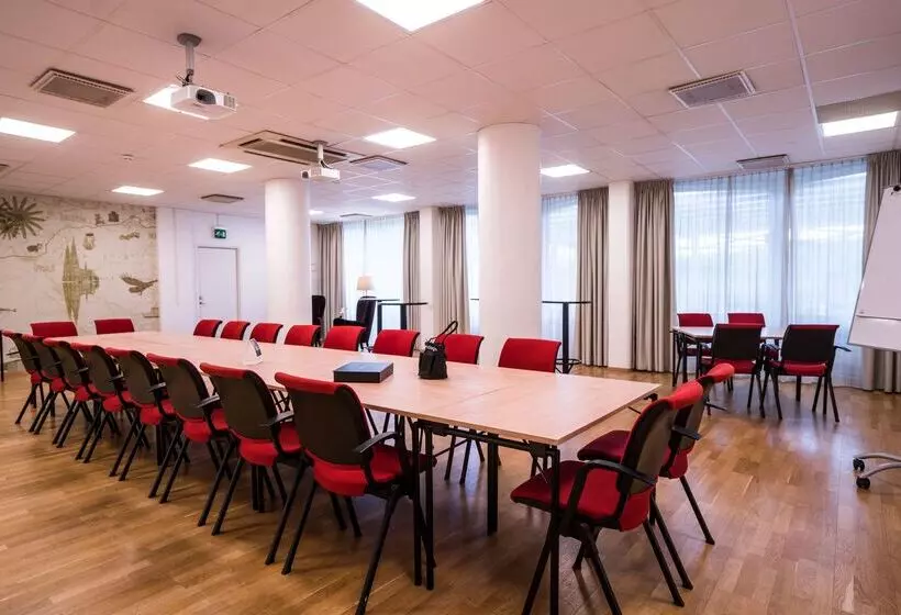 ホテル Scandic Upplands Väsby