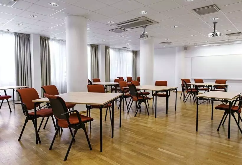 ホテル Scandic Upplands Väsby