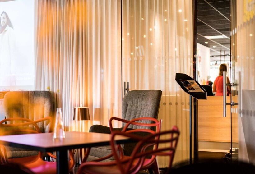 Отель Scandic Upplands Väsby