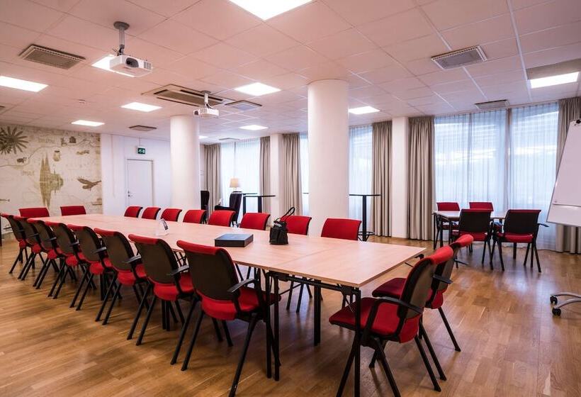 Отель Scandic Upplands Väsby