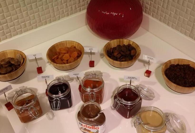 هتل Warwick Ankara