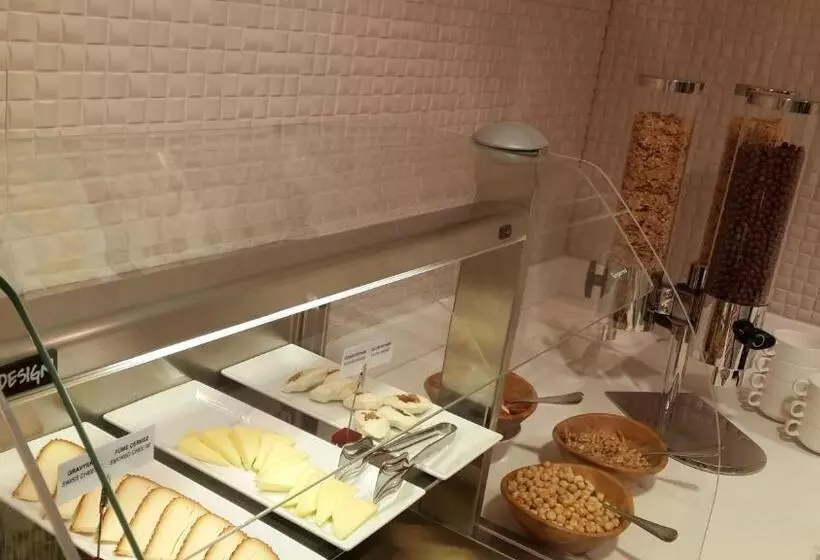 בית מלון כפרי Warwick Ankara