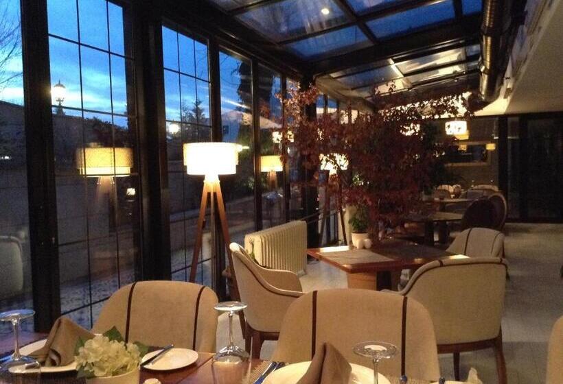 هتل Warwick Ankara