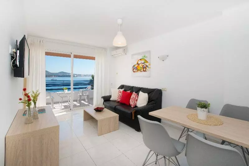 Apartamentos Cala Blanco