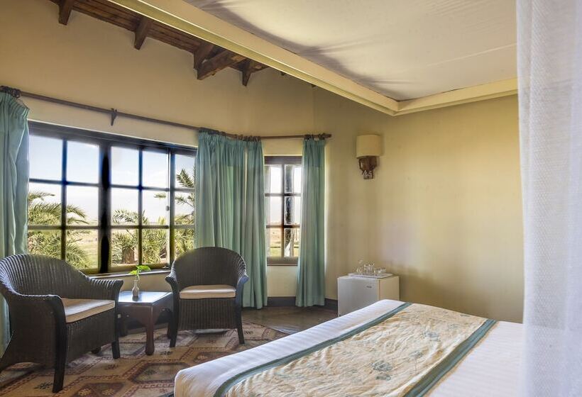 هتل Kibo Villaamboseli