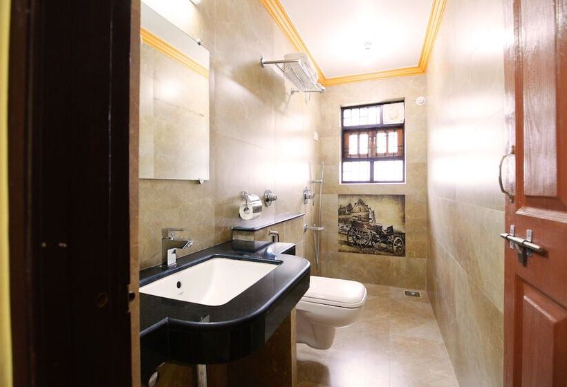 פנסיון Mistral Holidays