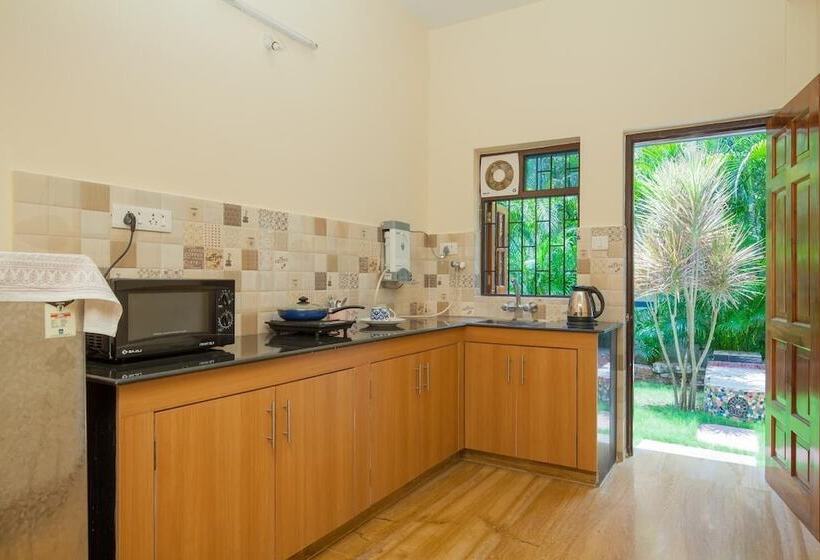 פנסיון Mistral Holidays