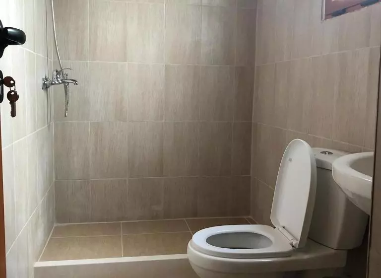 ユースホステル Guest House Pashollari