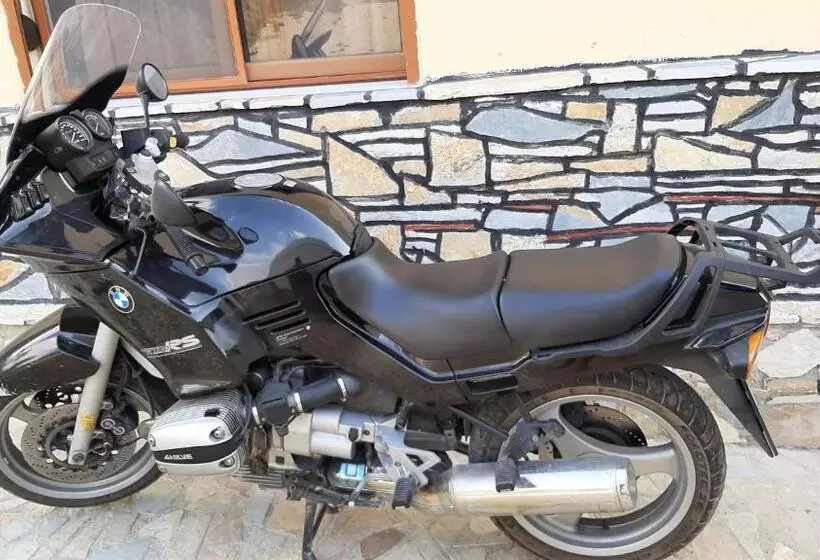 ユースホステル Guest House Pashollari