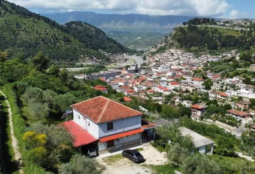 ユースホステル Guest House Pashollari