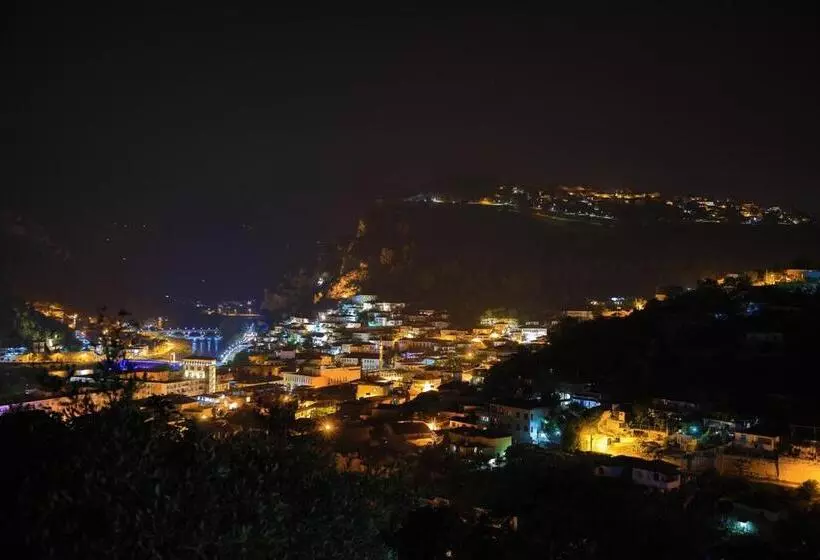 ユースホステル Guest House Pashollari