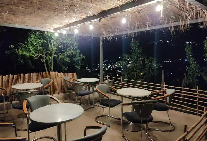 ユースホステル Guest House Pashollari