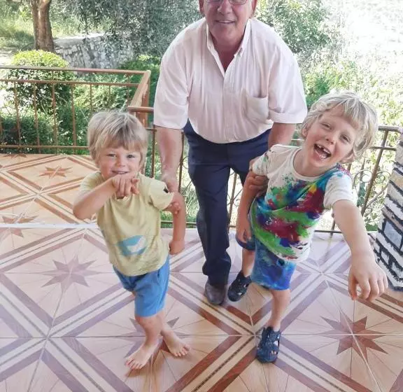 ユースホステル Guest House Pashollari