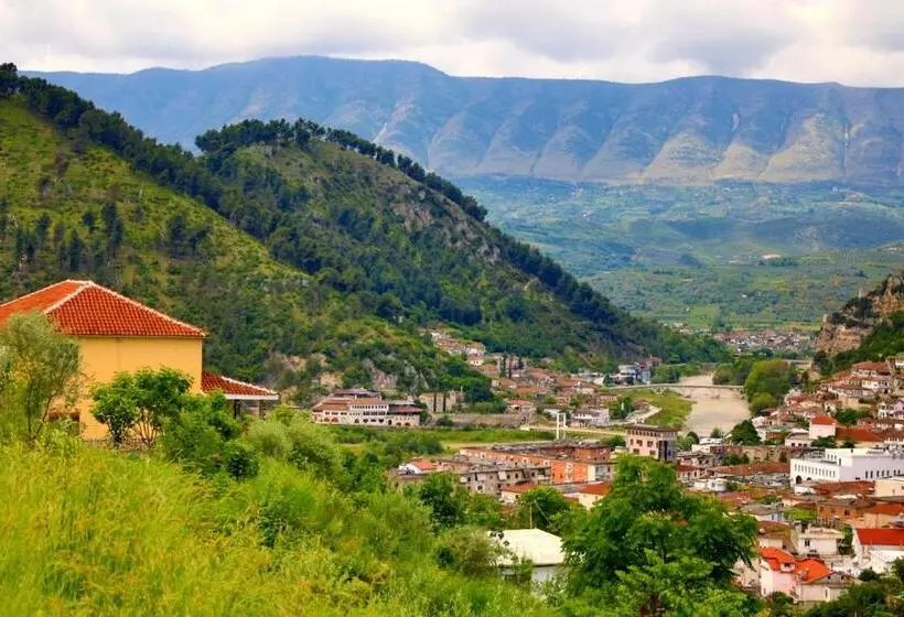 ユースホステル Guest House Pashollari