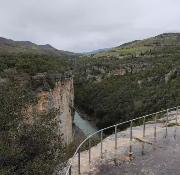 ユースホステル Guest House Pashollari