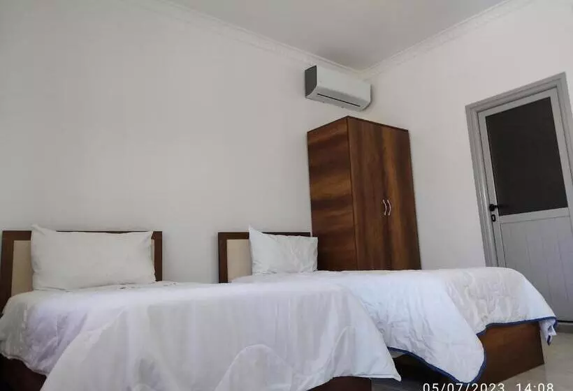 ユースホステル Guest House Pashollari