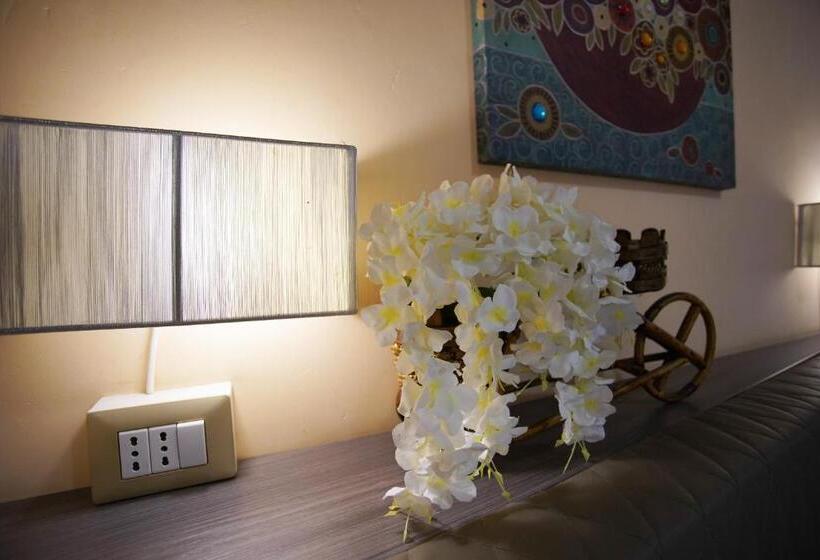 تختخواب و صبحانه Blue Hive