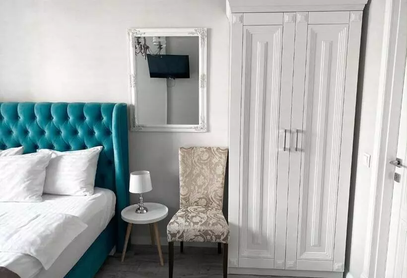 Opera Center Hotel & Apartments