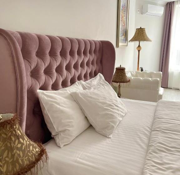 Opera Center Hotel & Apartments