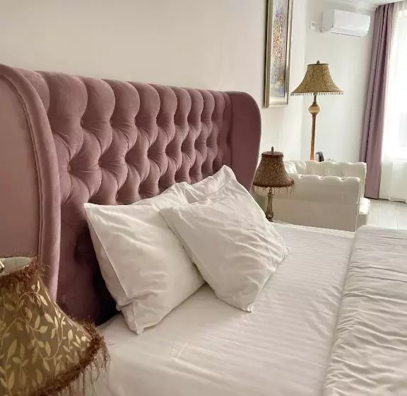 Opera Center Hotel & Apartments