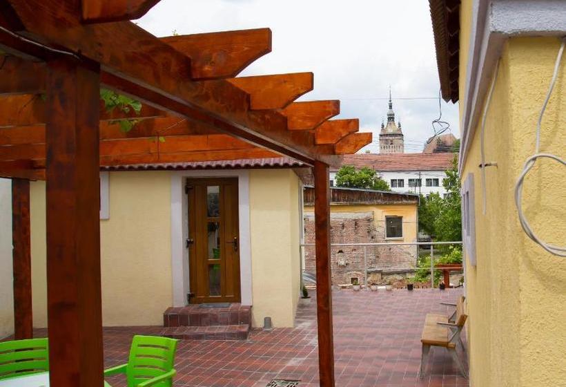 بنسيون Cosbuc Residence & Villa