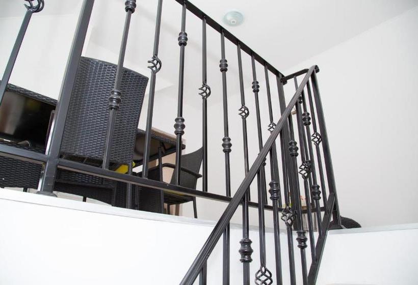 بنسيون Cosbuc Residence & Villa