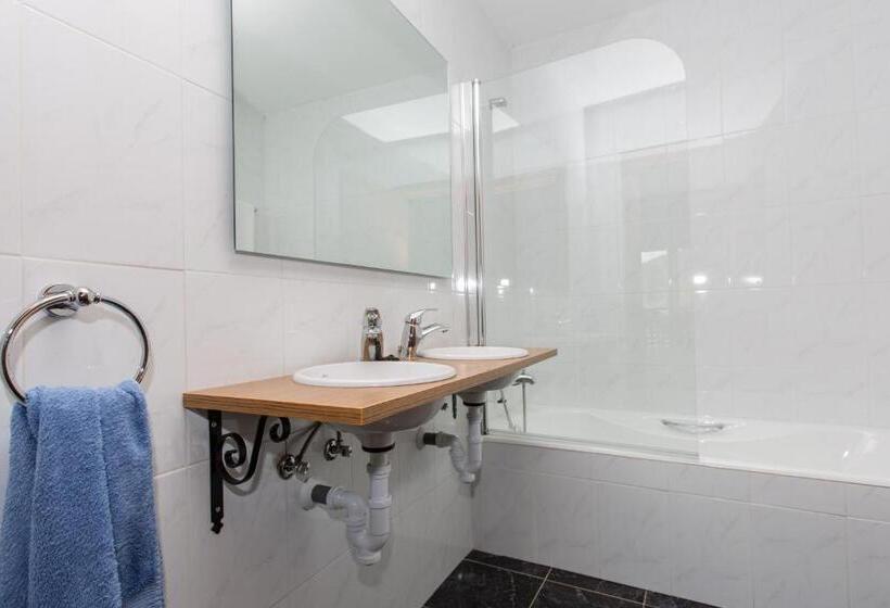 ペンション Estudios Ermitabarri