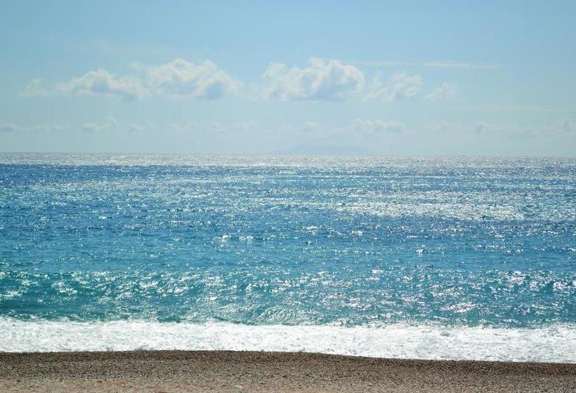 ペンション Sunflower Himara