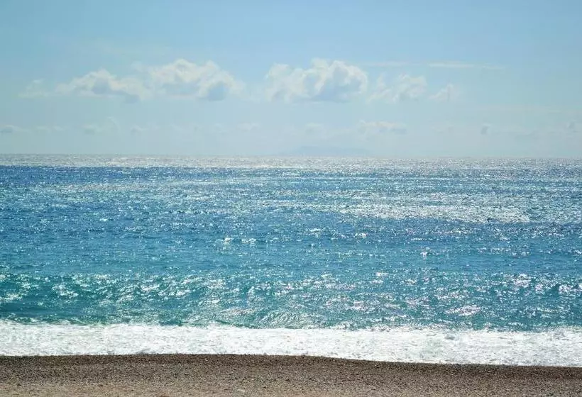 Majatalo Sunflower Himara