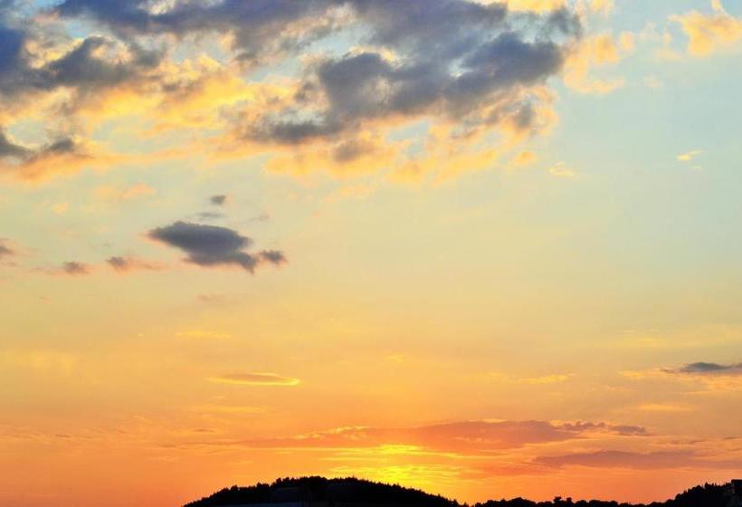 ペンション Sunflower Himara