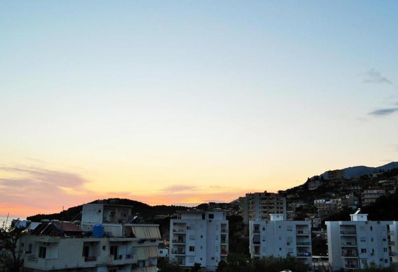 ペンション Sunflower Himara