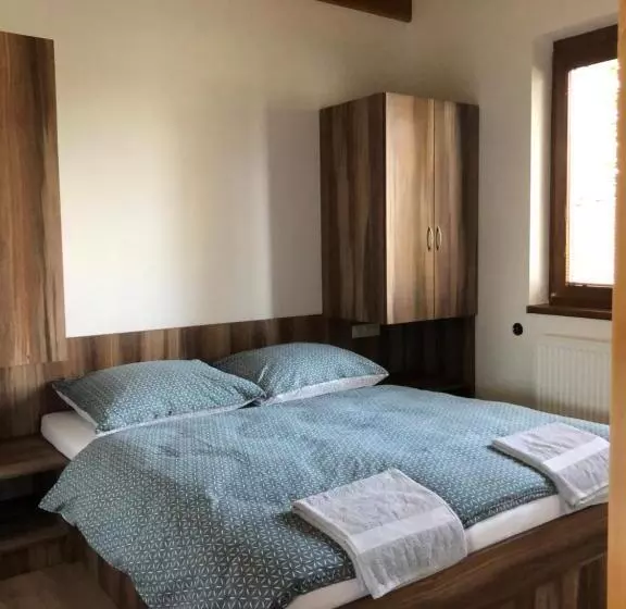 ペンション Néró Apartman