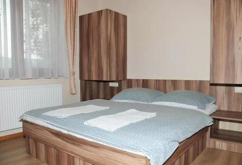 ペンション Néró Apartman