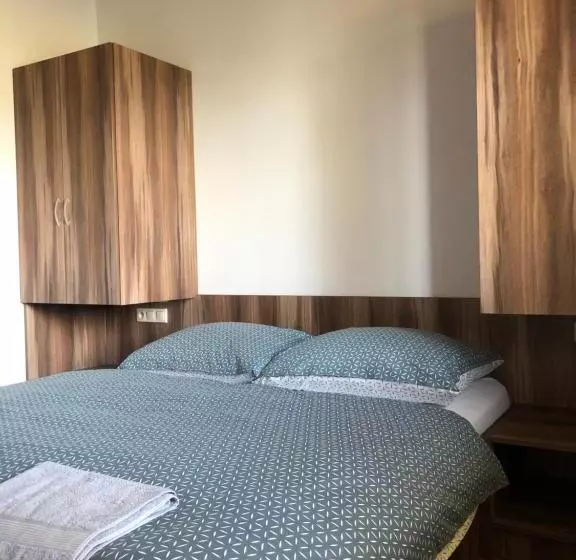 ペンション Néró Apartman