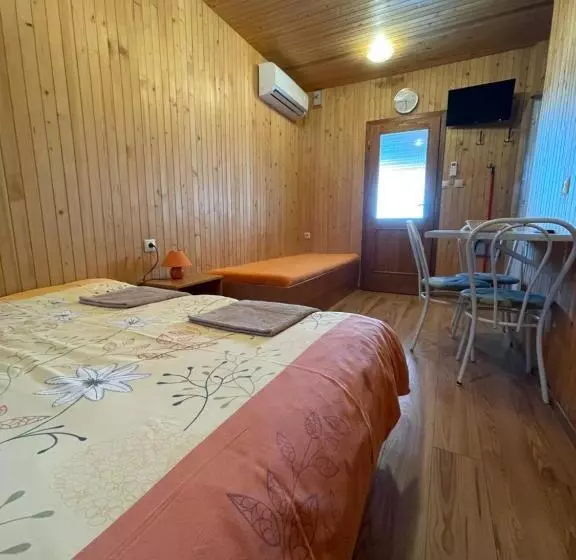 ペンション Néró Apartman