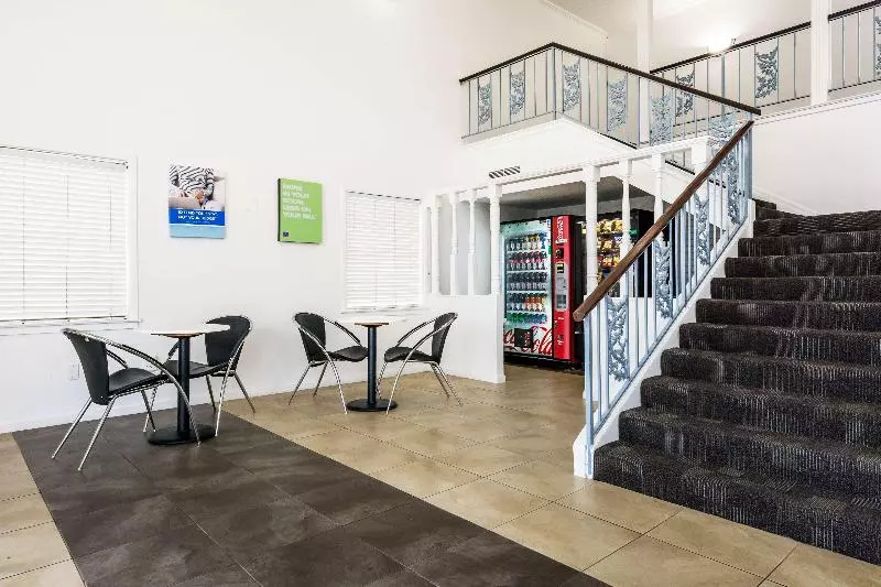 Motelli Studio 6alexandria, La