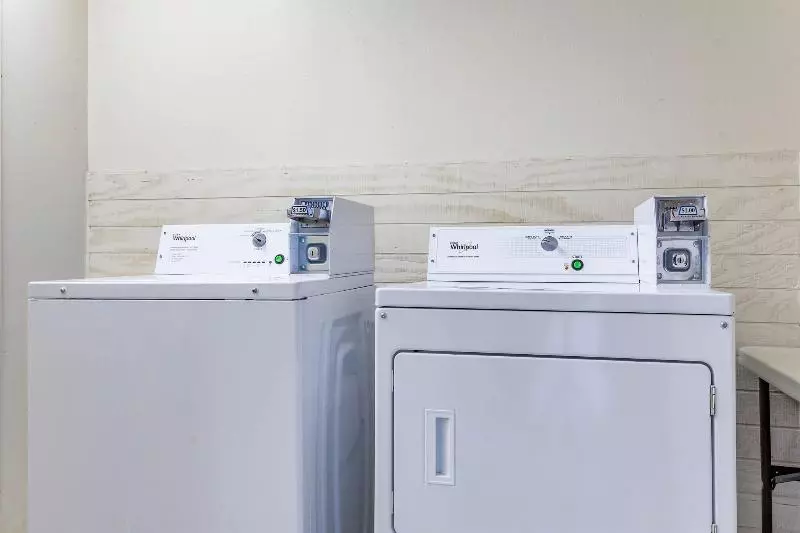 Motelli Studio 6alexandria, La