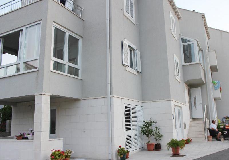 호텔 Apartments Mira