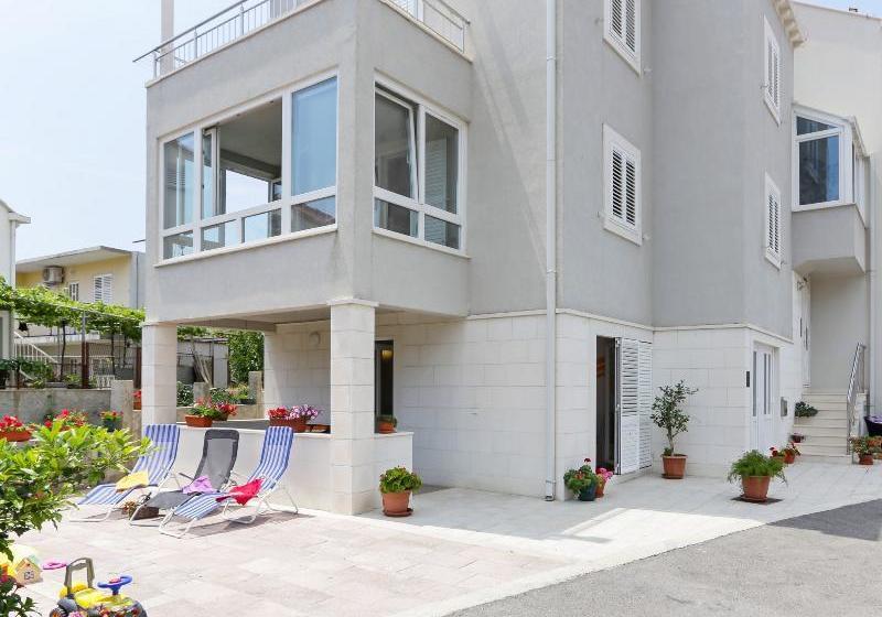 호텔 Apartments Mira