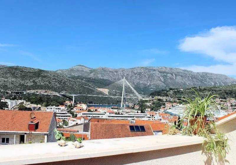 Hotelli Apartments Mira